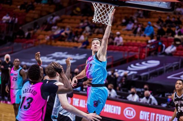 stakeapp-替补回暖热火赛季双杀马刺 阿德巴约：继续向前冲